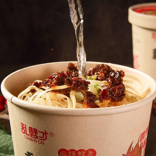 网红重庆小面泡面,麻辣鲜香，唤醒味蕾的街头美食传奇